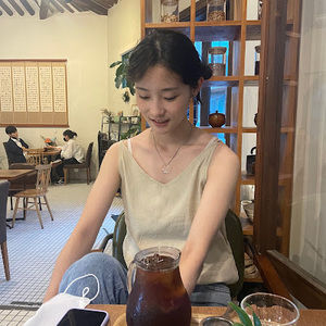 Meet your Posher, Estelle